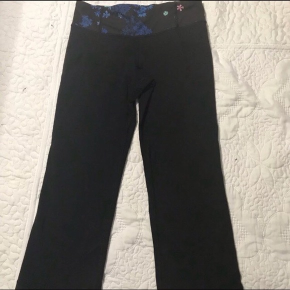 Lululemon Groove Crop Pants - Picture 2 of 2